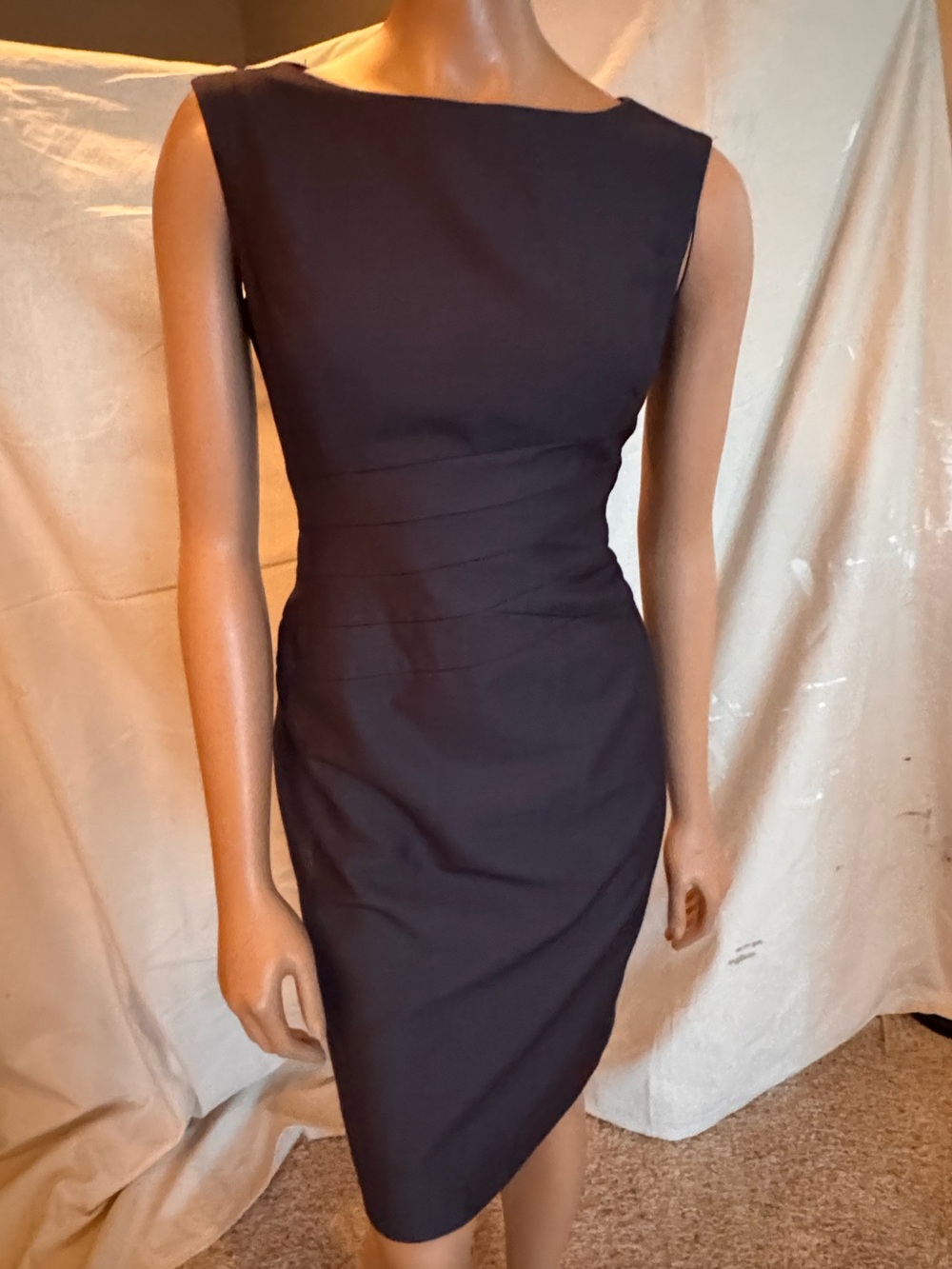 Classic Sleeveless Sheath Dress in Gray Purpe